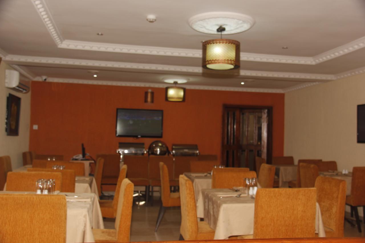 Crown Cottage Hotel Ikeja Esterno foto