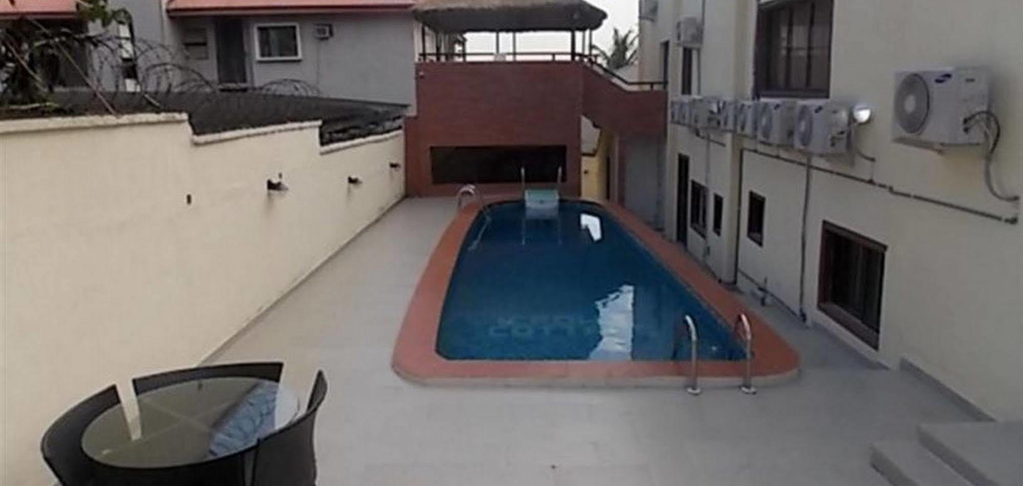 Crown Cottage Hotel Ikeja Esterno foto